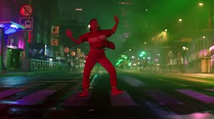 New AirPods Pro ad highlights ANC, Transparency mode with city walk | AppleInsider