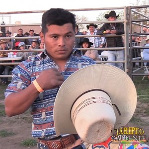 1M views · 16K reactions | "Nos Cayó la Boca"; decía el narrador. ️ Así Debutó en la Unión Americana un Chaparrito del Estado de Oaxaca, le dicen Cotorra de Cuilapam.鸞 | Jaripeo Caliente RV | Facebook