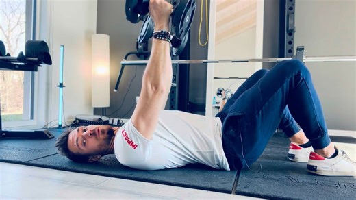 french press manubri schiena a terra