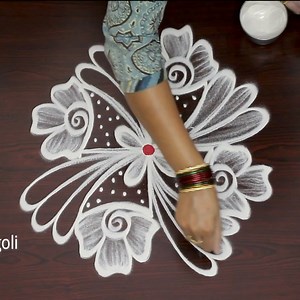 4.3M views · 24K reactions | Beginners Small kolam & muggulu designs with 3 dots - rangoli art #rangoli #kolam #muggulu #design #art #artist #artwork #drawing #rangolidesigns #rangoliart #arthistory #rangoliart #sankranthimuggulu #pongalkolam #Indianart #mandalaart #simplerangoli #easyrangoli #awesomerangoli #easyrangolisuneetha | Easy rangoli designs | Facebook