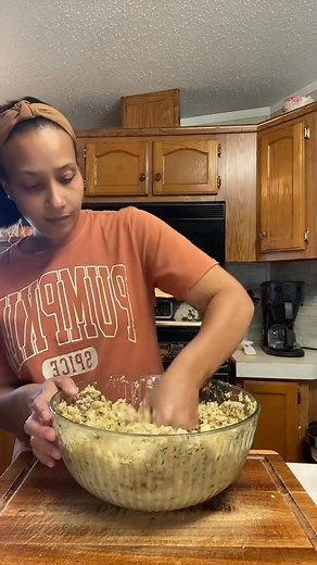 Cornbread dressing….. comment below how you make yours? #Thanksgiving #thanksgivingdinner #dressing #recipe | Simple good recipes