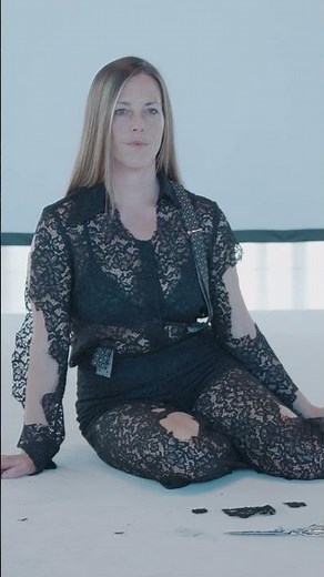 PERFORM! Yoko Ono: Cut Piece | Neue Nationalgalerie #neuenationalgalerie #berlin