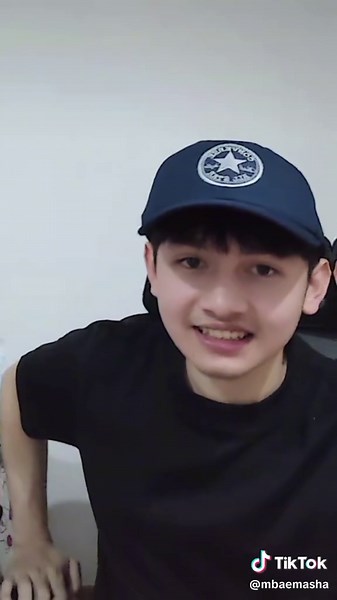 Luthfi Ternyata Keren Pakai Topi!