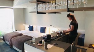 15K views · 351 reactions | 之前在東京住了一間酒店頂樓套房，房間附設藍芽喇叭見得多，有黑膠播放，實在太有型 酒吧/開放式廚房、浴室夠大，還有露台咁Chill ，在東京市中心實在少見❤️ | Sorry 囉！我剩係識去東京！ | Facebook