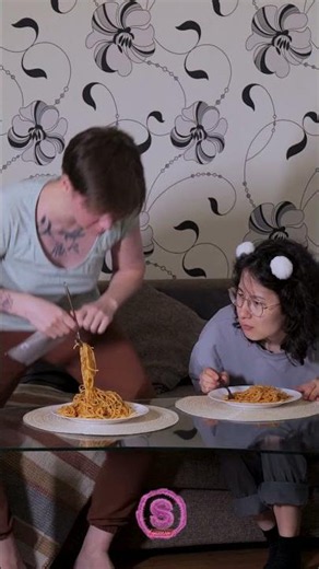 Lass deine Freunde von einer schwebenden Spaghetti-Gabel überraschen! 🍝