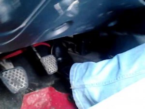 Hot Chick seafoaming Cable Boot Revving VTEC