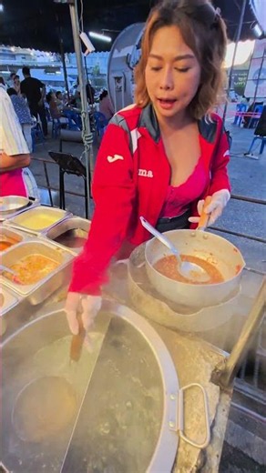 แบบนี้ก็มีด้วยยำมาม่าใส่เครื่องใน #streetfood #สร้างอาชีพ #thaifood #food #foodie #reels #shorts