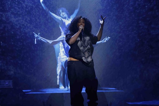 SZA performs "Shirt" and "Blind" on "SNL"