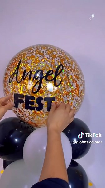 Centro de mesa elegante con globos transparentes