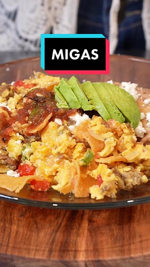Take me back to my childhood with the perfect Mexican breakfast, MIGAS & SALSA MOLCAJETE, my mom used to make it for us and now I make it for my kids and here is how ☺️ #breakfast #eggs #scrambledeggs #alamexicana #FORDfortheBuilders #perfectbreakfast #recetas