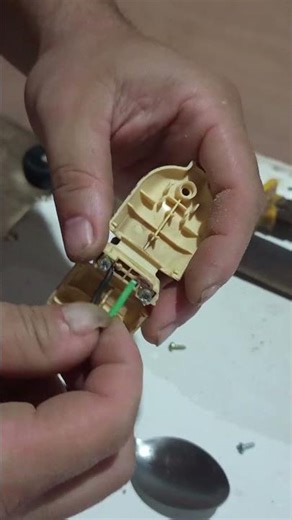 como coloco o plug macho na extensão