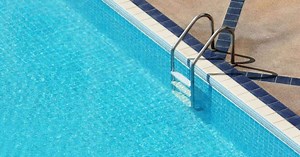 🥇 ¿Cómo utilizar el antialgas en la piscina?【2026】