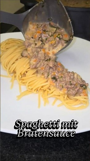Spaghetti mit Bratensauce und Hackfleisch