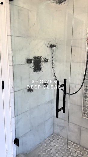 Easy Shower Cleaning Hack with Vinegar, Water, and Dish Soap
