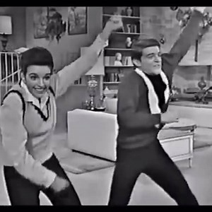 Merry Xmas Eve y’all! Liza Minelli and Tracy Everitt from the Judy Garland Christmas Show from 1963 🎄💥💯 - Everitt choreographed this number to Steam Heat from The Pajama Game. You can watch the whole Christmas Show on YouTube! 🥰 - #JudyGarland #LizaMinelli #SteamHeat #TracyEveritt #dance #choreography #christmas #tracyeverittistrade | James Whiteside