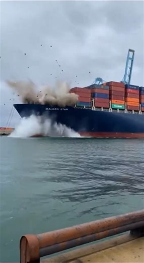 Massive Container Ship Destruction! 🏗️💥