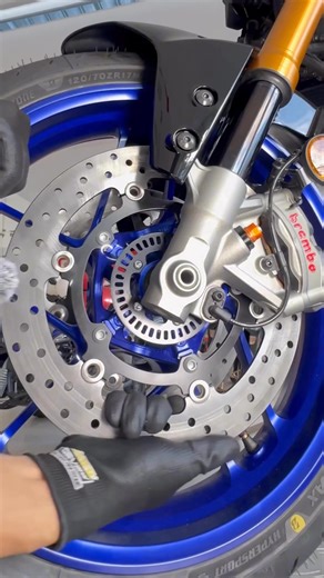 This video dedicated for these people who don’t have any idea about floating disc.. bhai ei disc ta fault ase eta vibrate kortese.. bhai disc er problem ase eta kaptese… bro watch this video 🔫 #floating #disc #modification #bikelife #bikeride #biker #foryoupageシ #foryoupagereels #viralreelschallenge | Rodeo accessories shop