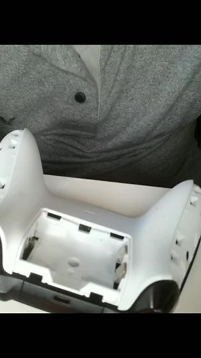 here a tiny tutorial on how to open an xbox one controller