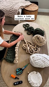 21K views · 1.6K reactions | Learn how to hand knit blankets as your new hobby! Make all of your friends and family gifts for the holidays this year. Find my beginner friendly video tutorials at wildlywoven.store • • • #handknitblanket #chunkyknitblanket #smallbusiness #chunkyblankettutorial #babyblanket #homedecor #diyhomedecor #handmadeblanket #etsycreatorco #falldecor #sidehustle #armknitting #babyshowergift | Wildly Woven Blankets | Facebook