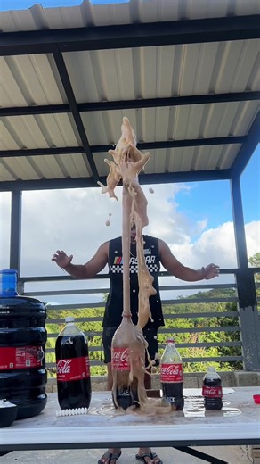 Coca Cola Vs Mentos Challenge❗️ Youtube: Justindetres #cocacola #mentos #vs #challenge #reto