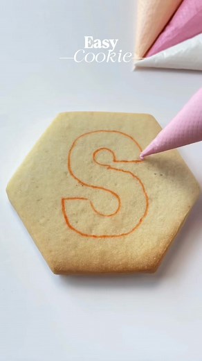 Letter Cookie ✨ S✨ #cookiedecorating #oddlysatisfying #asmr #letter | Sher-Leas