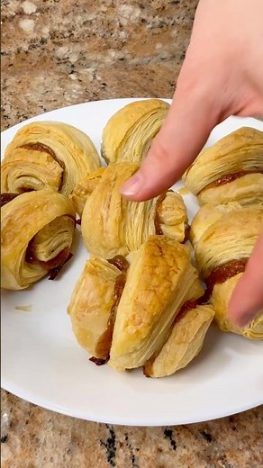 EASY PUFF PASTRY CROISSANTS