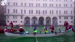 11K views · 520 reactions | These Santas and elves rowed gondolas down Venice's iconic canals during a festive Christmas regatta event on Sunday. How cheery! More trending stories >> https://www.kiro7.com/news/trending/ | KIRO 7 News | Facebook
