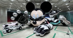 巨大ミッキーマウスが出現　「ジェントルモンスター」がサーキット空間の新作ポップアップ - WWDJAPAN ‐ 最新ファッション＆ビューティニュース情報