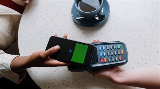 YouTuber Demonstrates Flaw That Allows Money to Be Stolen From Locked iPhone