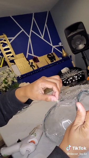 simple flower vase transformation #diy #hotglue #flowervase #diyhomedecor #decor