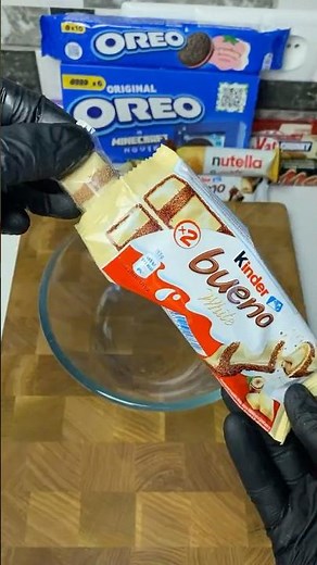 Kinder Bueno White Ice Cream Cups?! 🍦🍫 This Baked Dessert Is UNREAL!