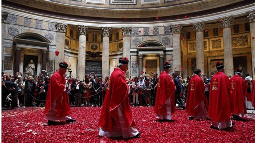 A shower of rose petals fall through the dome of the Pantheon in Pentecost tradition - Rome Reports
