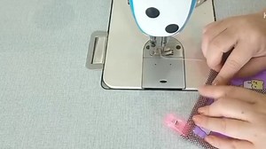 Super easy to sew the entire machine. How to sew a key bag. How to make a keychain Made into a very cute keychain #roll #keychain #keychain #giftidea #homemade souvenirs #homemade gifts #sewing #diy #handmade #fabric scraps #fabric scraps #sewing ideas #sewing projects | Diy By.rutchanoo