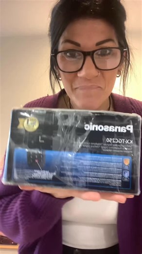 Valentina💜 on Instagram: "Pacco dall’Italia ♥️ Grazie amica @mamma.networker.salute.tempo #italianiallestero #romana #regali #amicizia"