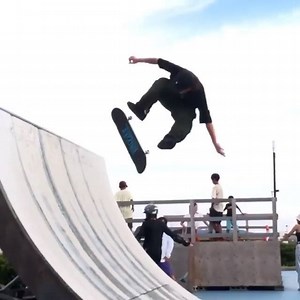 Kouki Arima stylin with this fakie kickflip. 🛹🐻 #GRIZZLYGANG 🇯🇵 | Grizzly Griptape