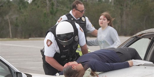 Ocean Springs students watch DUI crash simulation one week before prom