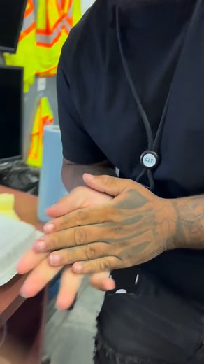 He said my Orange Henny Wings “slap-yo-mama” good 😳🔥🍗 First time trying ‘em, now he calling ‘em the best wings he ever had 💯 #DyVerseFlavaz #rockhilleats #rockhillsc #charlotte #cltfood #foodie #foodie #cltfoodie #fy #foodreview | Lawrence West