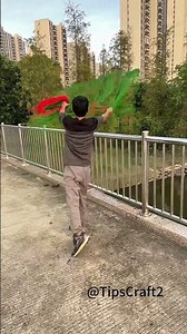 🏃‍♂️ Casting the net in a hurdle-jumping style! That posture is so cool!