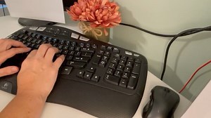 Watch Real Review Logitech MK570 Wireless Wave Keyboard and Mouse on Amazon Live