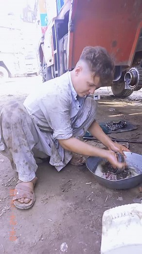 Mud Cleaning Techniques for Sandals in Outdoor Settings