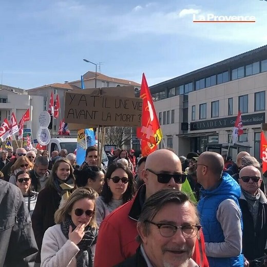 🔴 Plusieurs milliers de personnes manifestent actuellement à Avignon, où le cortège vient de s’élancer | La Provence