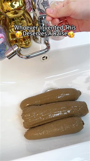 #bathroomessentials #multifunctional #homehacks #tinybathroom #tiktokmademebuyitDlY Faucet Transformation in Seconds Install a faucet extender, and your sink area won't be all wet and messy anymore. It's super convenient for washing your hair and face.