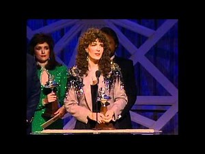 Kathy Mattea Wins Single of the Year For "18 Wheels and a Dozen Roses" - ACM Awards 1989