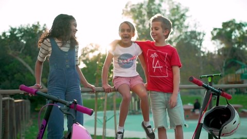 Yvolution Fliker Air A3 Kids 3 Wheels Drift Wiggle Scooter for Boys and Girls Ages 7 Years (Purple)