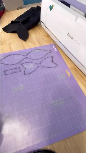 Keep your Cricut mats clean with this super easy tip! #cricut #cricuttips #cricuthacks