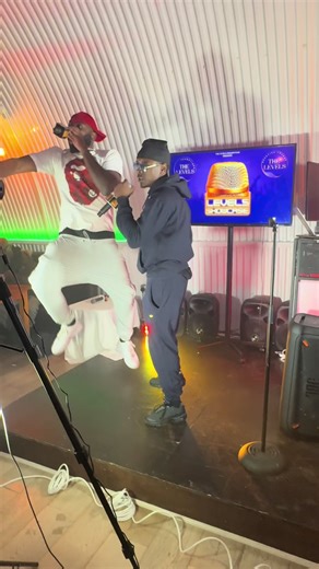 Kady Raii & Gibby's Performance of 'Down' in Elephant & Castle