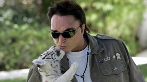 Roy Horn of 'Siegfried and Roy' duo dies of COVID-19 complications