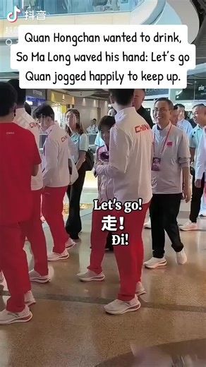 “Ông bố đơn thân” Long đội lại có thêm đứa con nữa 🤣😂😂 Hồng Thiền muốn uống nước, chú liền rủ nó đi mua luôn 😂 ông bố tốt 😭 #fyp #fypシ #malong #quanhongchan #tabletennis #diving #china #全红婵 #马龙