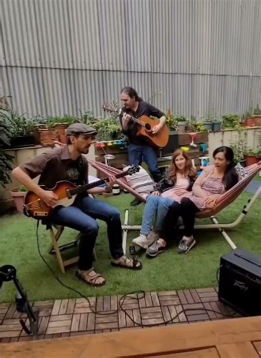 The Mamas & the Papas - California Dreamin - Cover by The Seasons