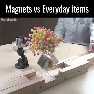These magnets are so strong! 💪 | UNILAD